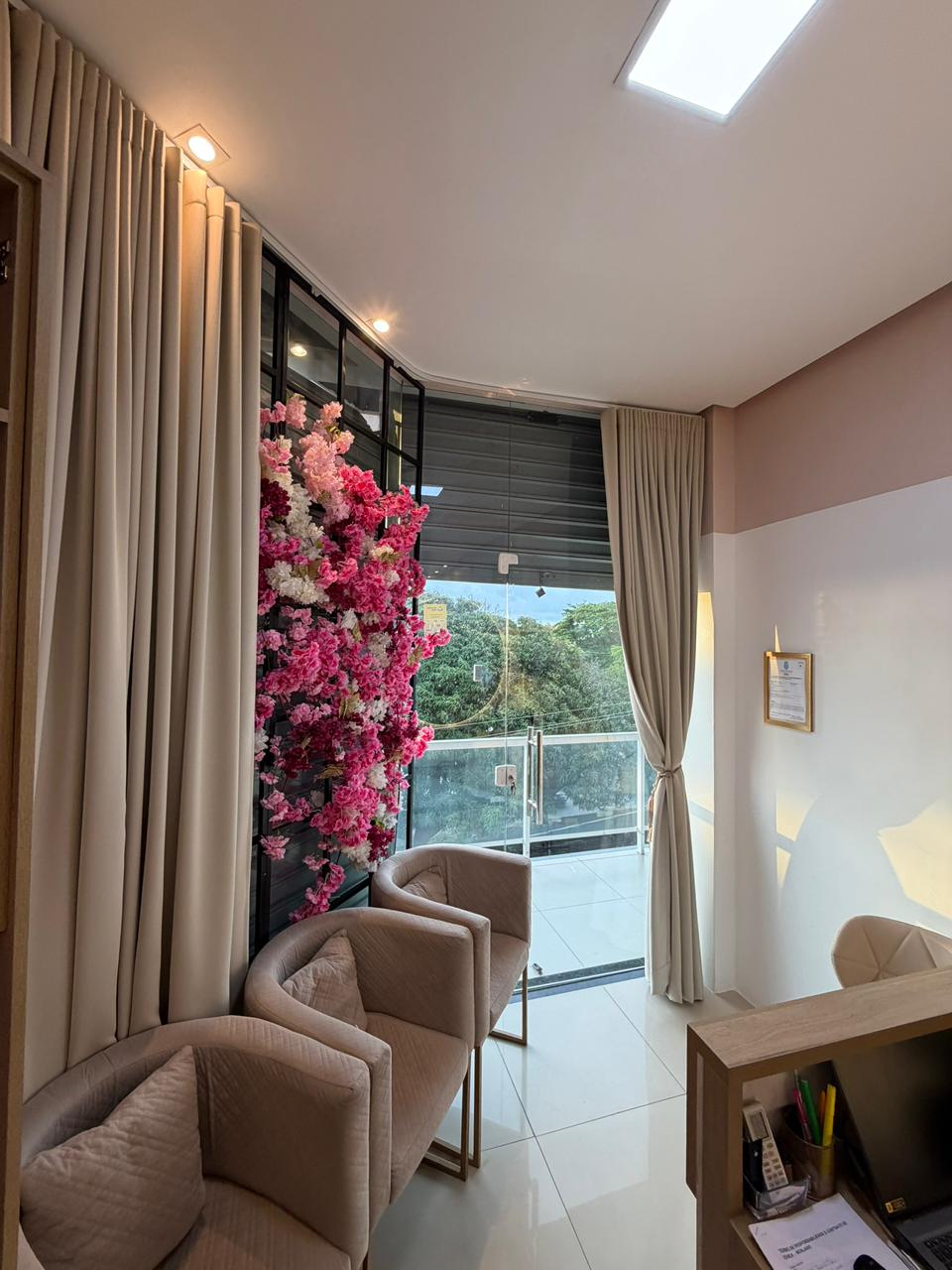Recepção e ambiente acolhedor da clínica Esteticlin